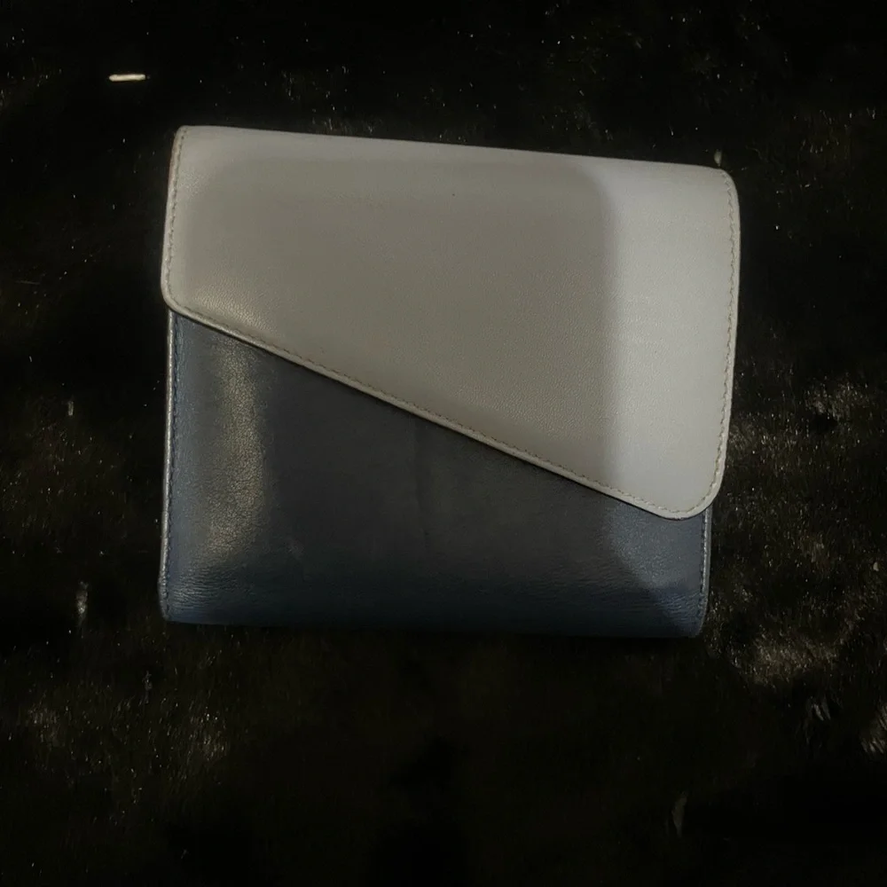 DIOR Diorissimo leather wallet Navy in light blue.
